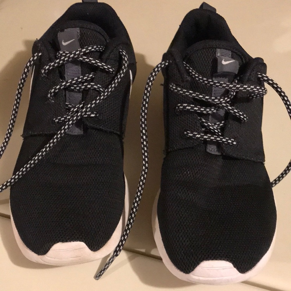 Nike running shoes size 6
